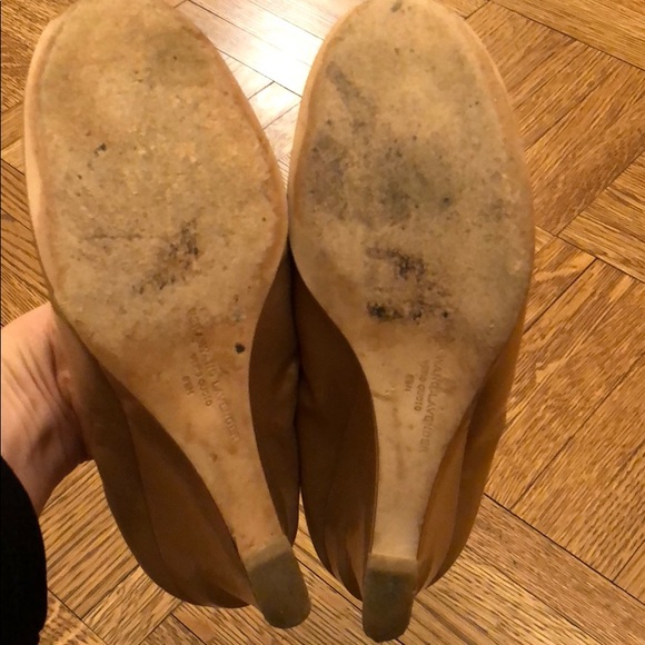 Vera Wang Lavender Beige Paten Leather Wedge Heels - Picture 6 of 6